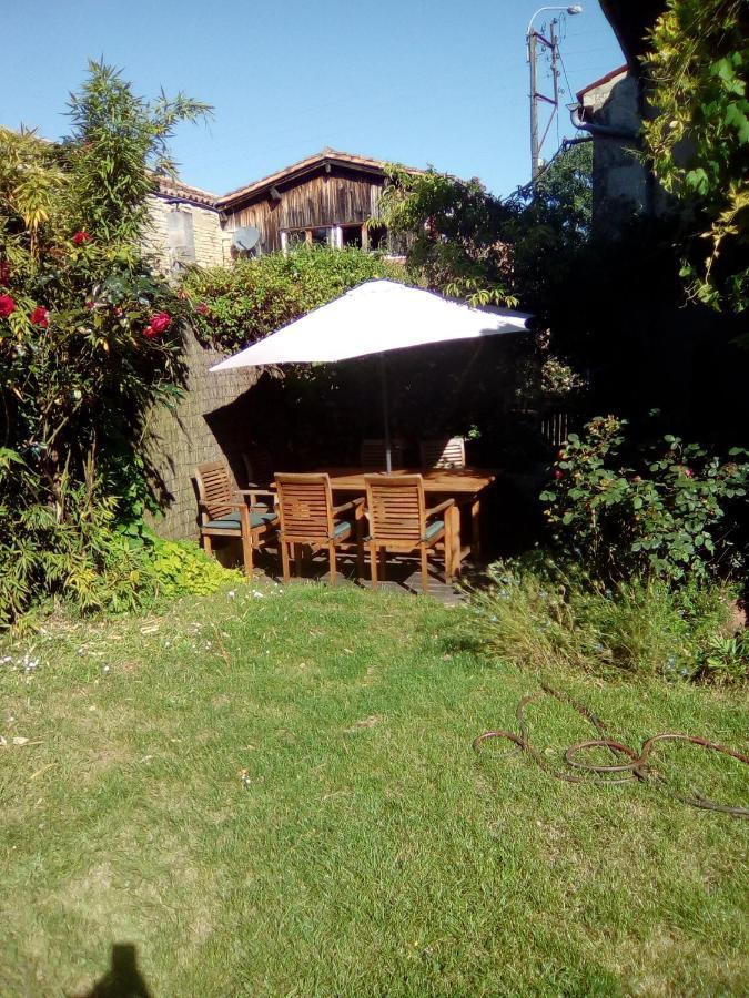 Les Volets Bleus Villa Arçais Dış mekan fotoğraf